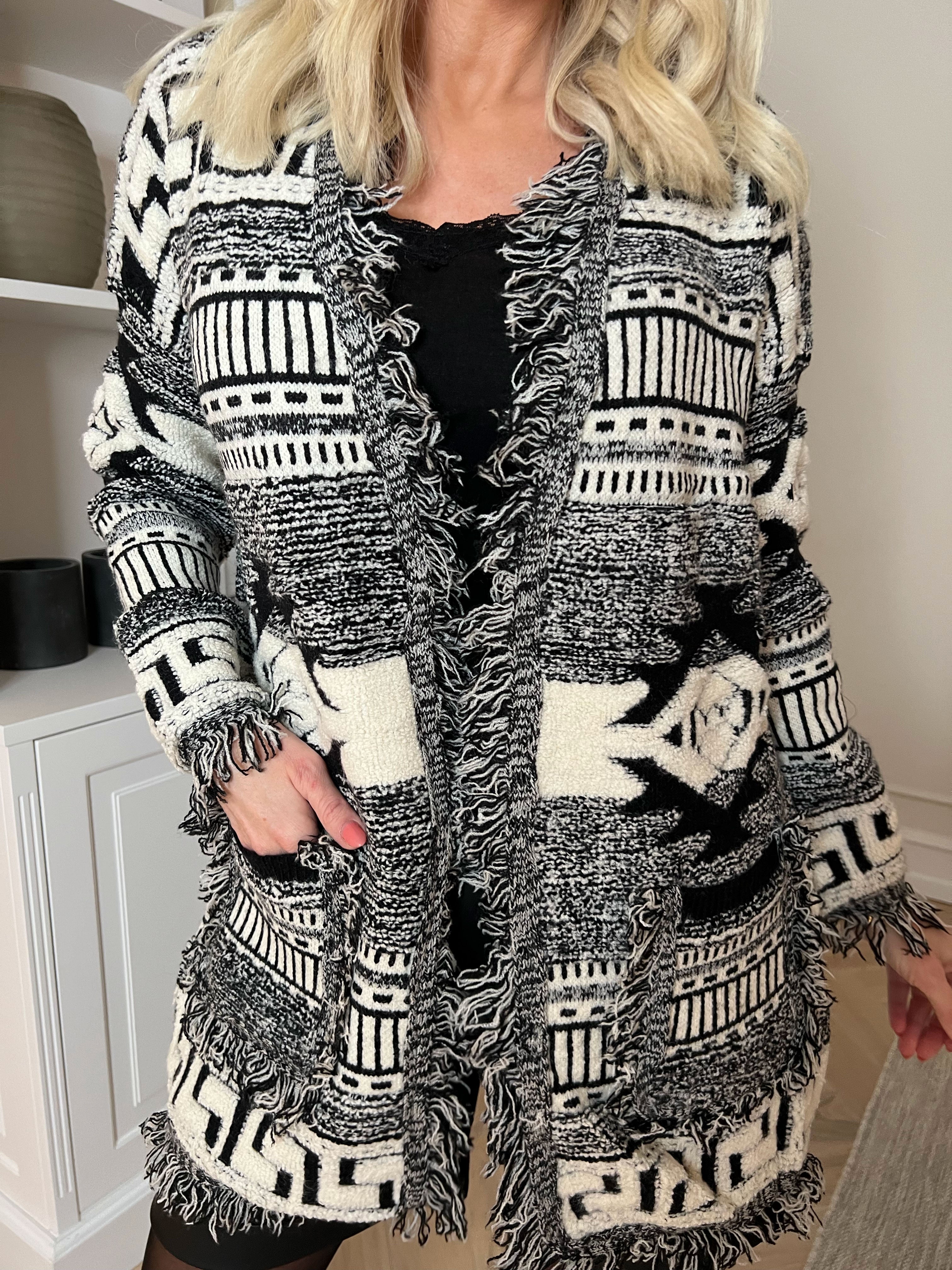 Sannie - Blød cardigan med flot mønster